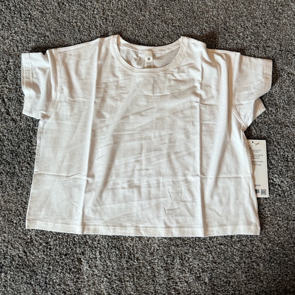 Lululemon Cates T-Shirt - Picture 1 of 2